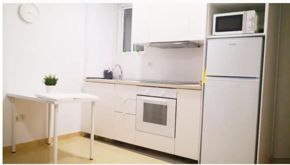 Junto Paseo Maritimo Piscinas Jardines Y Parking Marbella