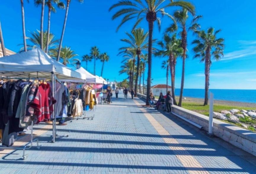 Junto Paseo Maritimo Piscinas Jardines Y Parking Apartment