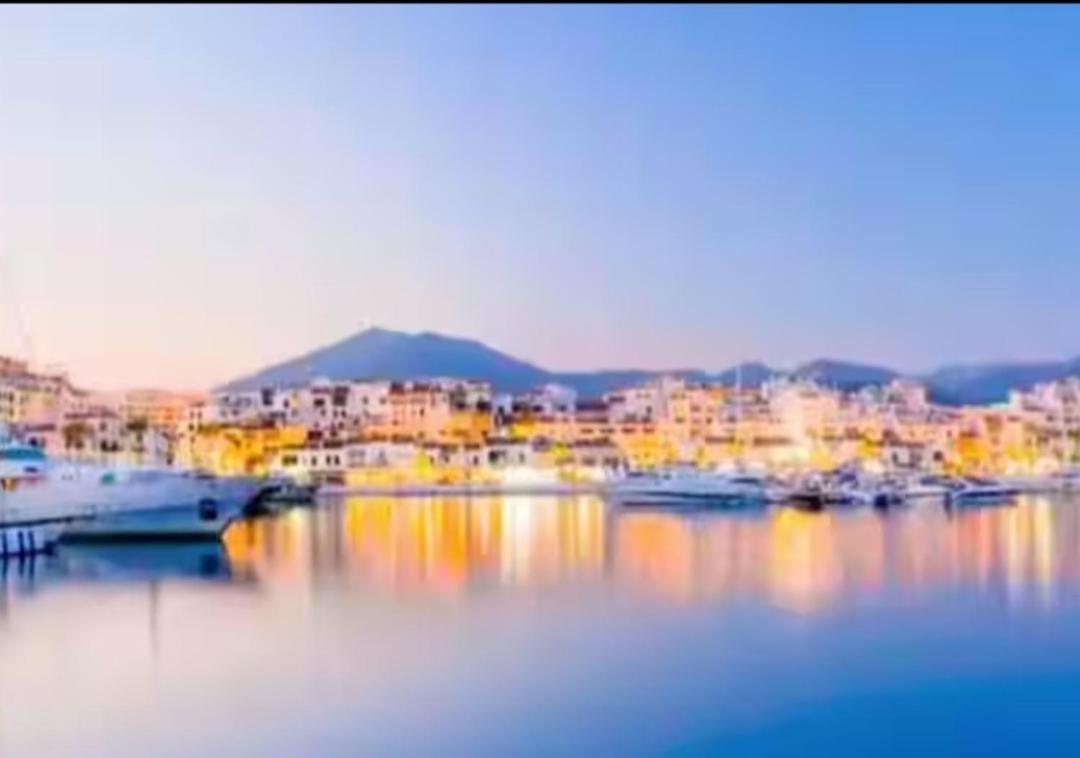 Junto Paseo Maritimo Piscinas Jardines Y Parking Apartment