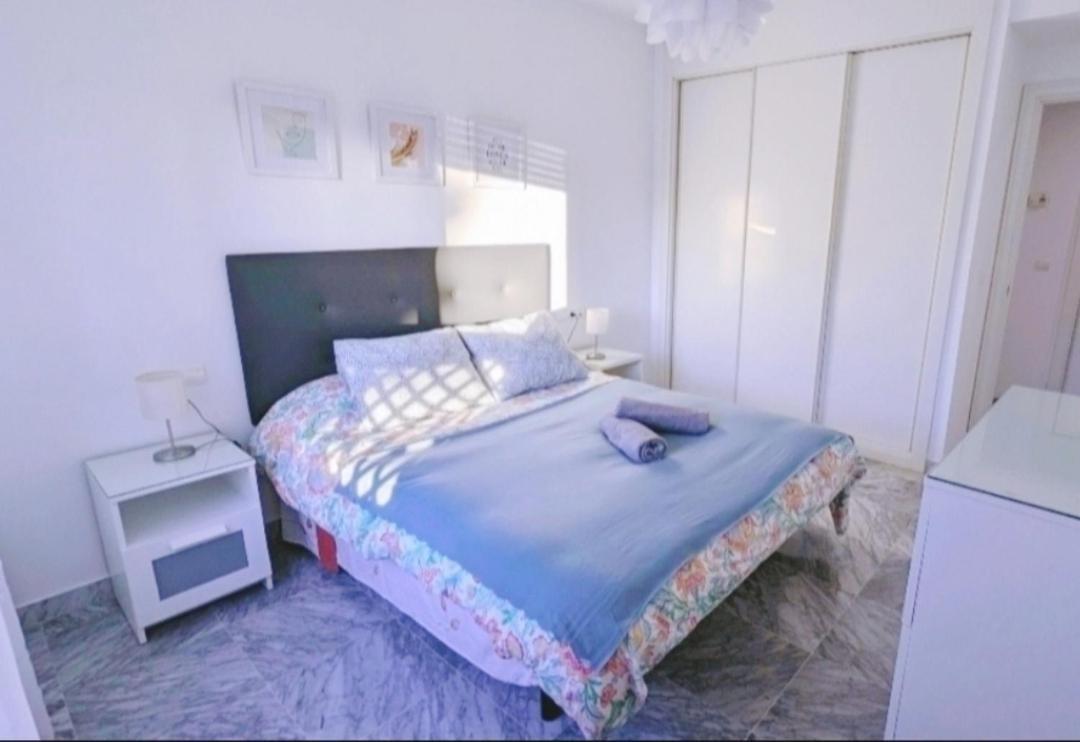 Junto Paseo Maritimo Piscinas Jardines Y Parking *