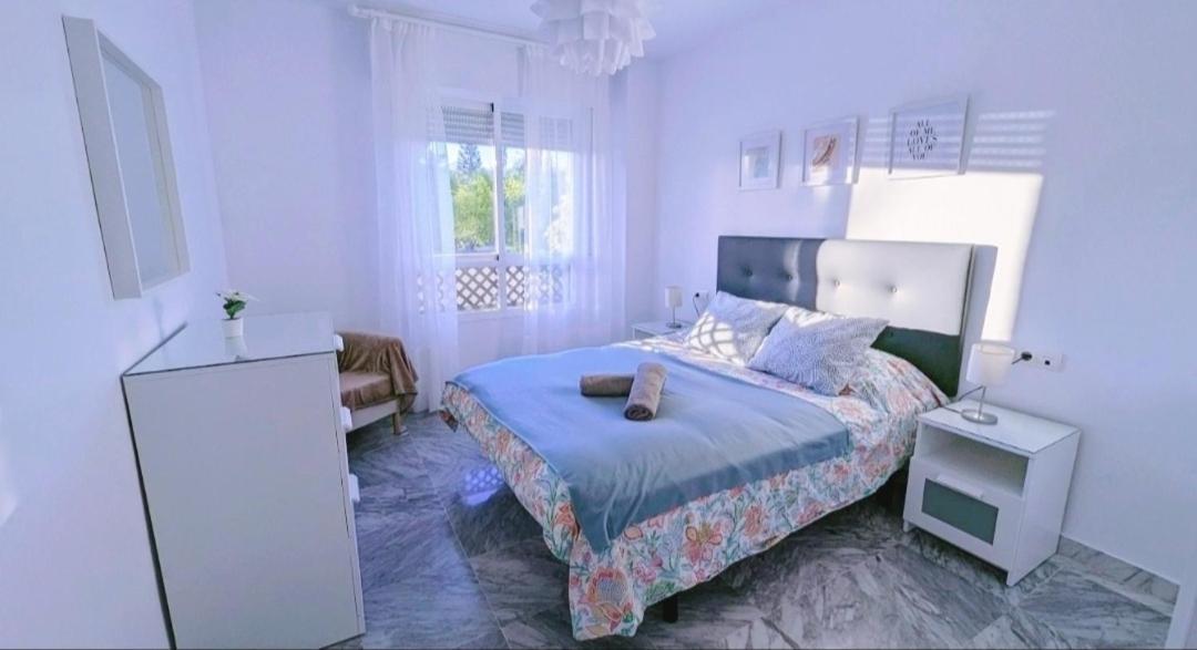 Junto Paseo Maritimo Piscinas Jardines Y Parking *