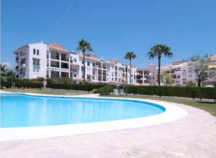 Junto Paseo Maritimo Piscinas Jardines Y Parking *