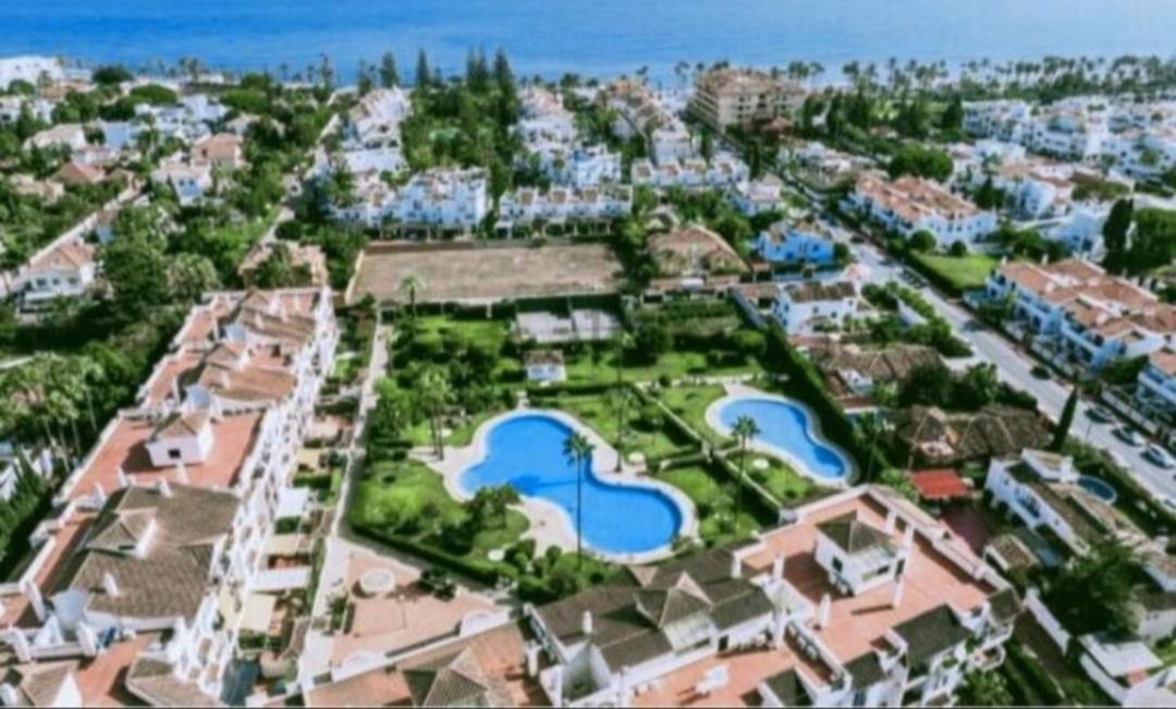 Junto Paseo Maritimo Piscinas Jardines Y Parking * Marbella
