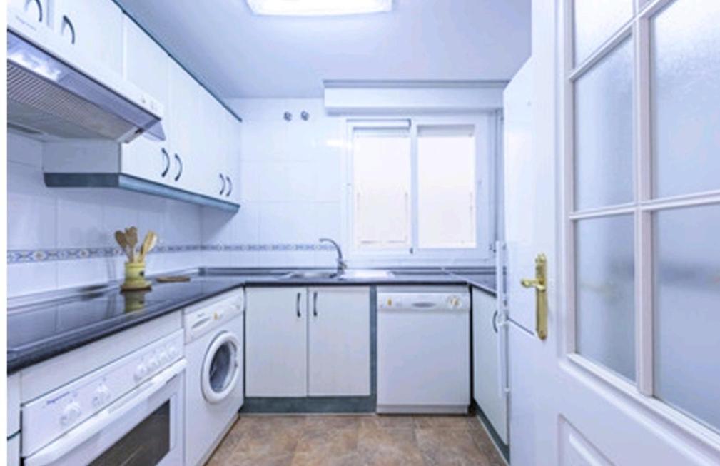 Junto Paseo Maritimo Piscinas Jardines Y Parking Apartment